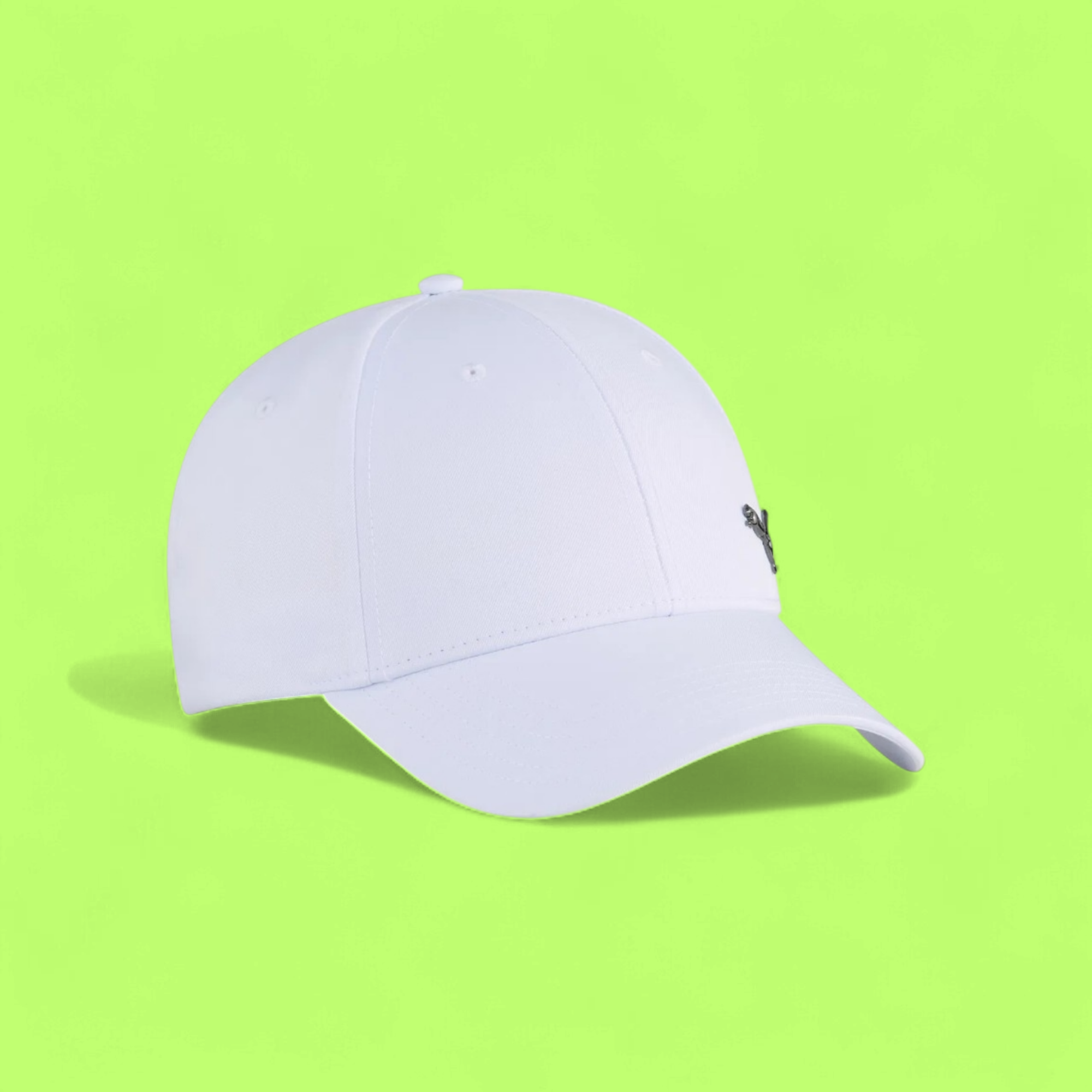 CLASSIC WHITE BASEBALL CAP WITH MINIMALIST CLEAN STYLE