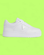 GUESS ALL WHITE LEATHER PLATFORM LOGO CASUAL LIFESTYLE SNEAKERS