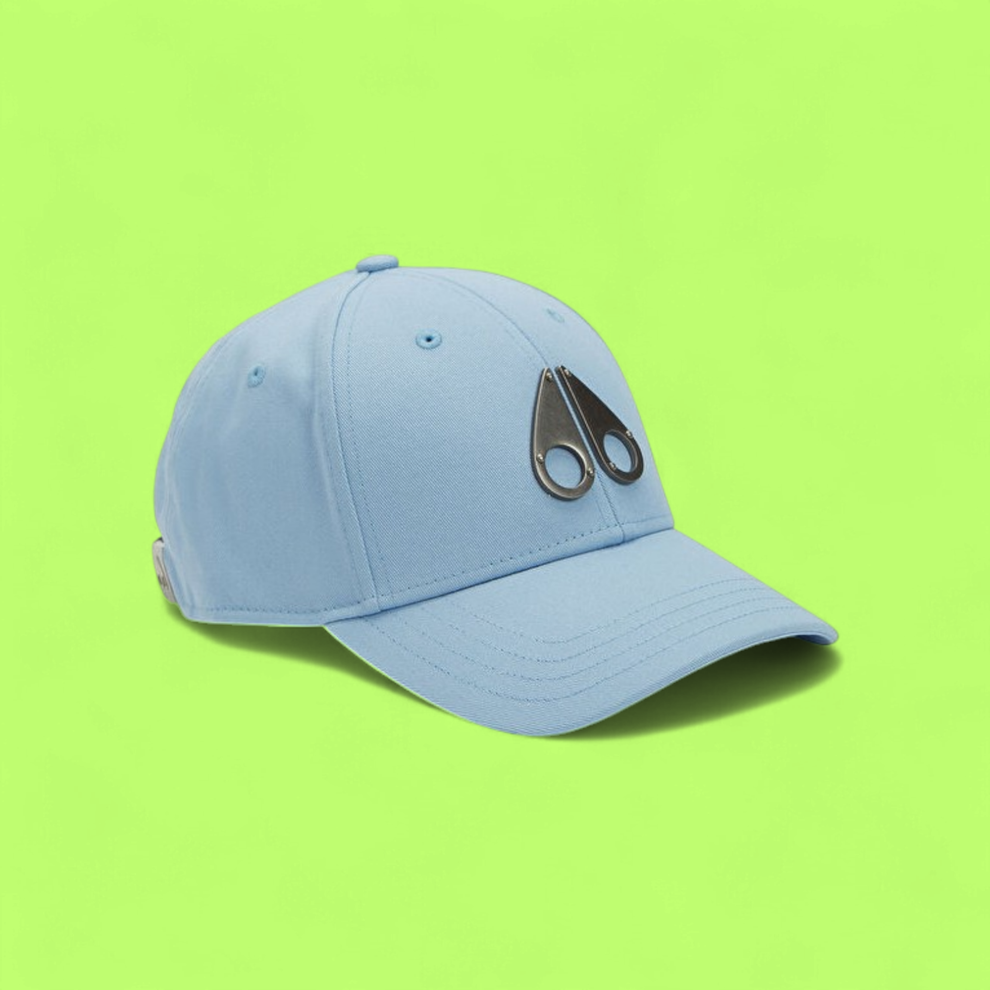 LIGHT BLUE BASEBALL CAP WITH SILVER METAL EMBLEM AND MODERN