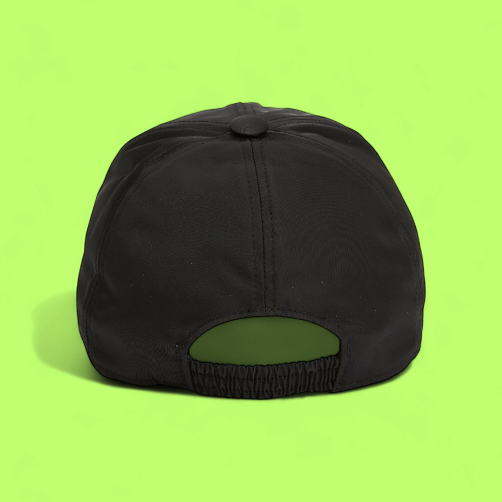 CLASSIC BLACK MINIMALIST BASEBALL CAP WITH METAL LOGO DETAIL