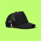 ALL BLACK TRUCKER CAP WITH R LOGO AND ELEGANT PATTERN