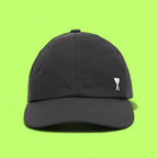 BLACK MINIMALIST BASEBALL CAP WITH CLEAN SIMPLE STREETWEAR