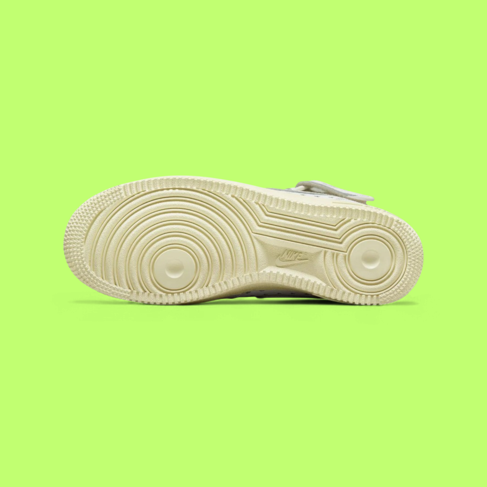 NIKE AIR FORCE 1 MID WHITE STAR STUDDED LIMITED EDITION DROPZZ