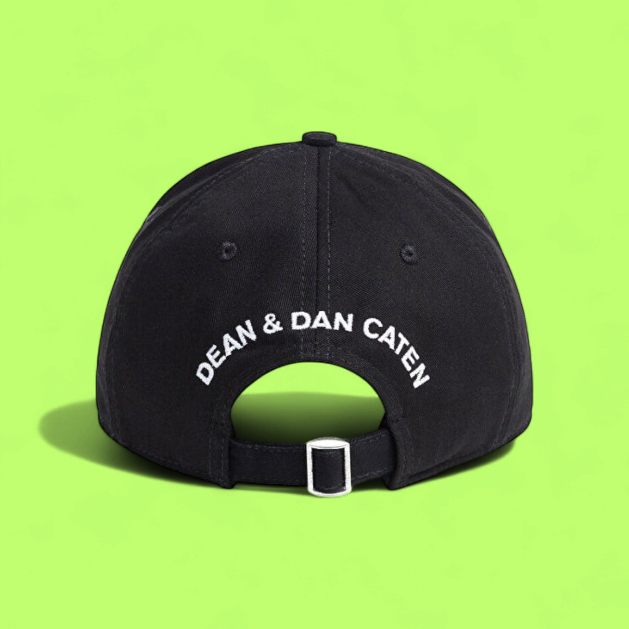 BLACK CAP WITH WHITE CURVED EMBROIDERED SIGNATURE LOGO