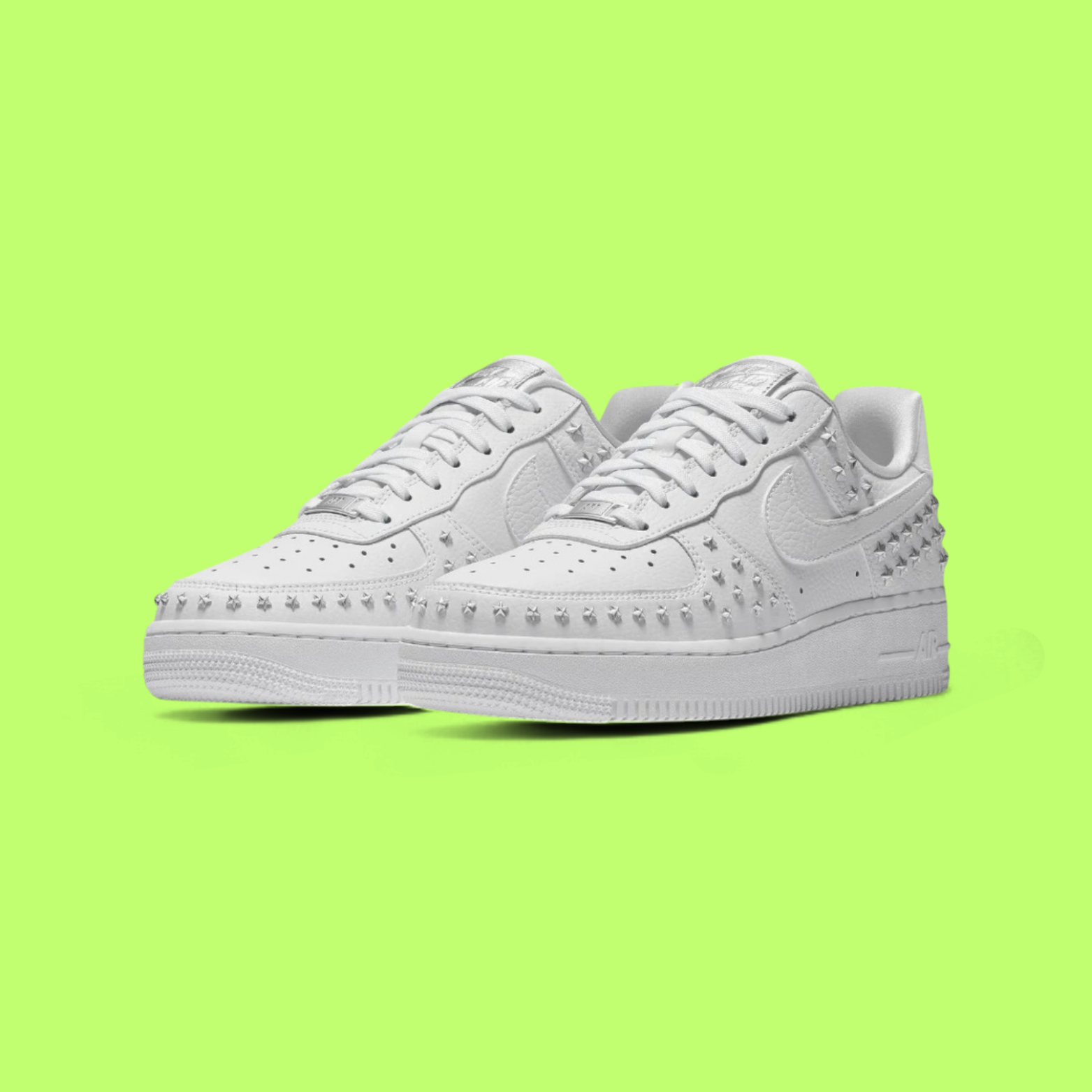 NIKE AIR FORCE 1 LOW TRIPLE WHITE STAR STUDDED EDITION DROPZZ