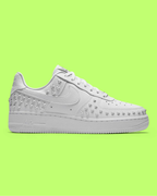 NIKE AIR FORCE 1 LOW TRIPLE WHITE STAR STUDDED EDITION DROPZZ